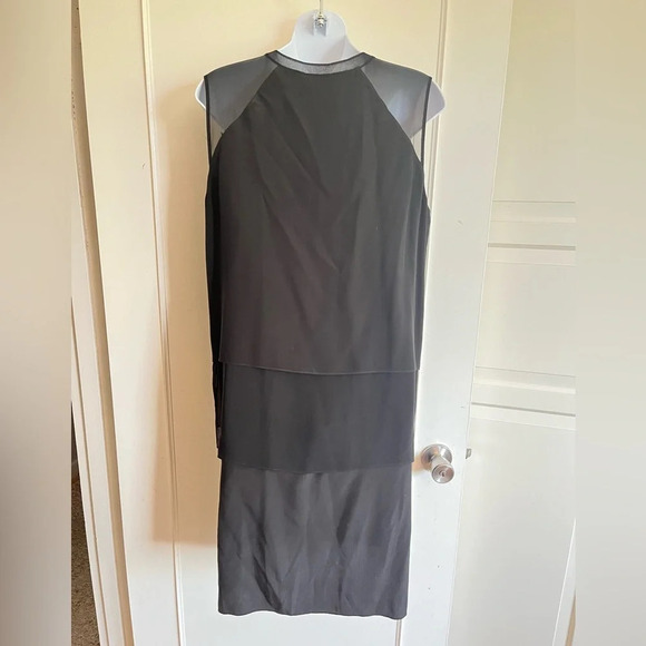 • Vince Silk Shift Dress
• Black
• Sleeveless with Crew Neck. Party office  wear - Picture 8 of 15